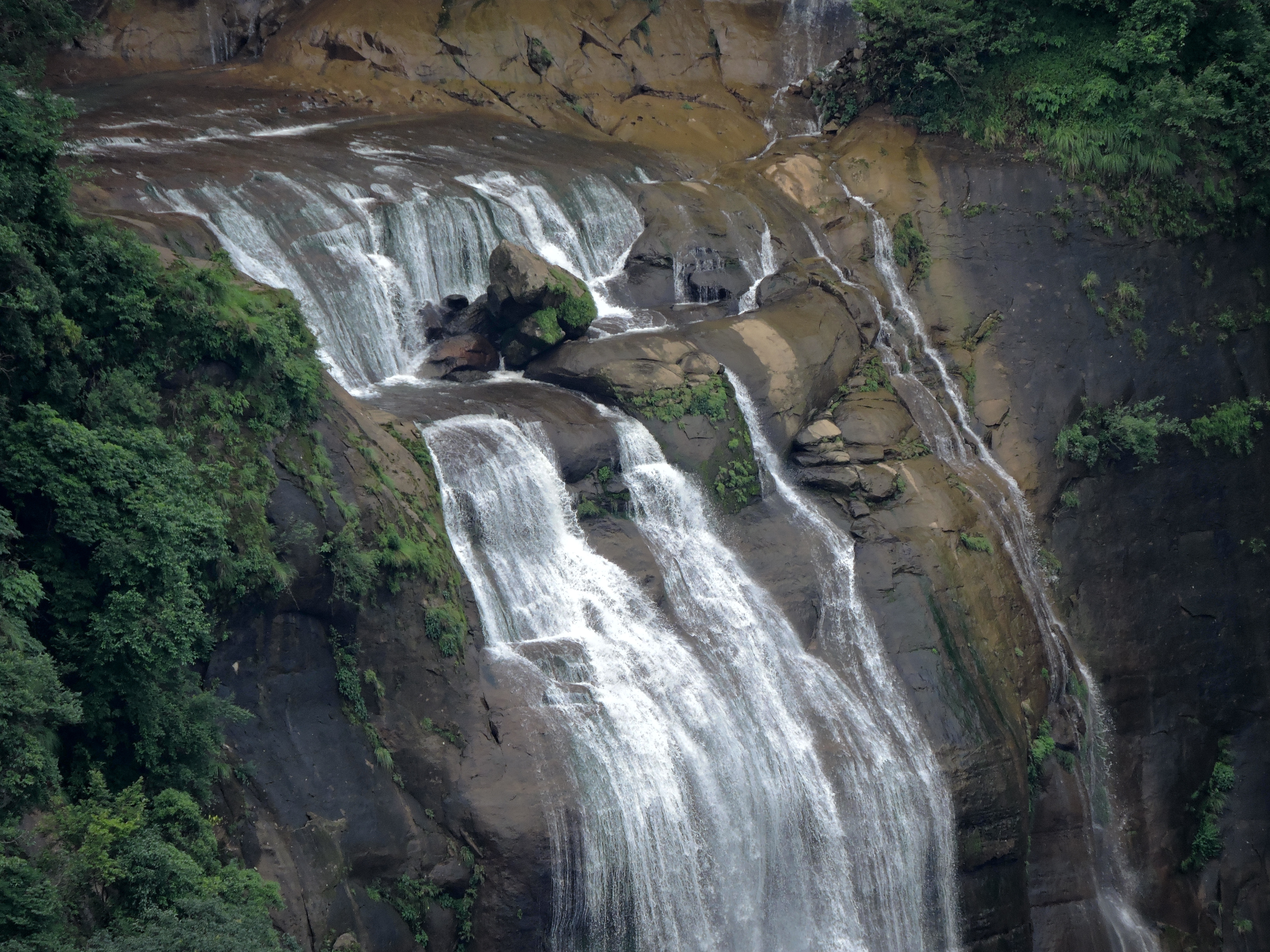 DANGEROUS WATERFALLS OF INDIA SHILLONG HONEYMOON SONAM AND RAJA RAJA RAGHUVANSHI MURDER CASE BEAUTIFUL WATERFALLS OF INDIA