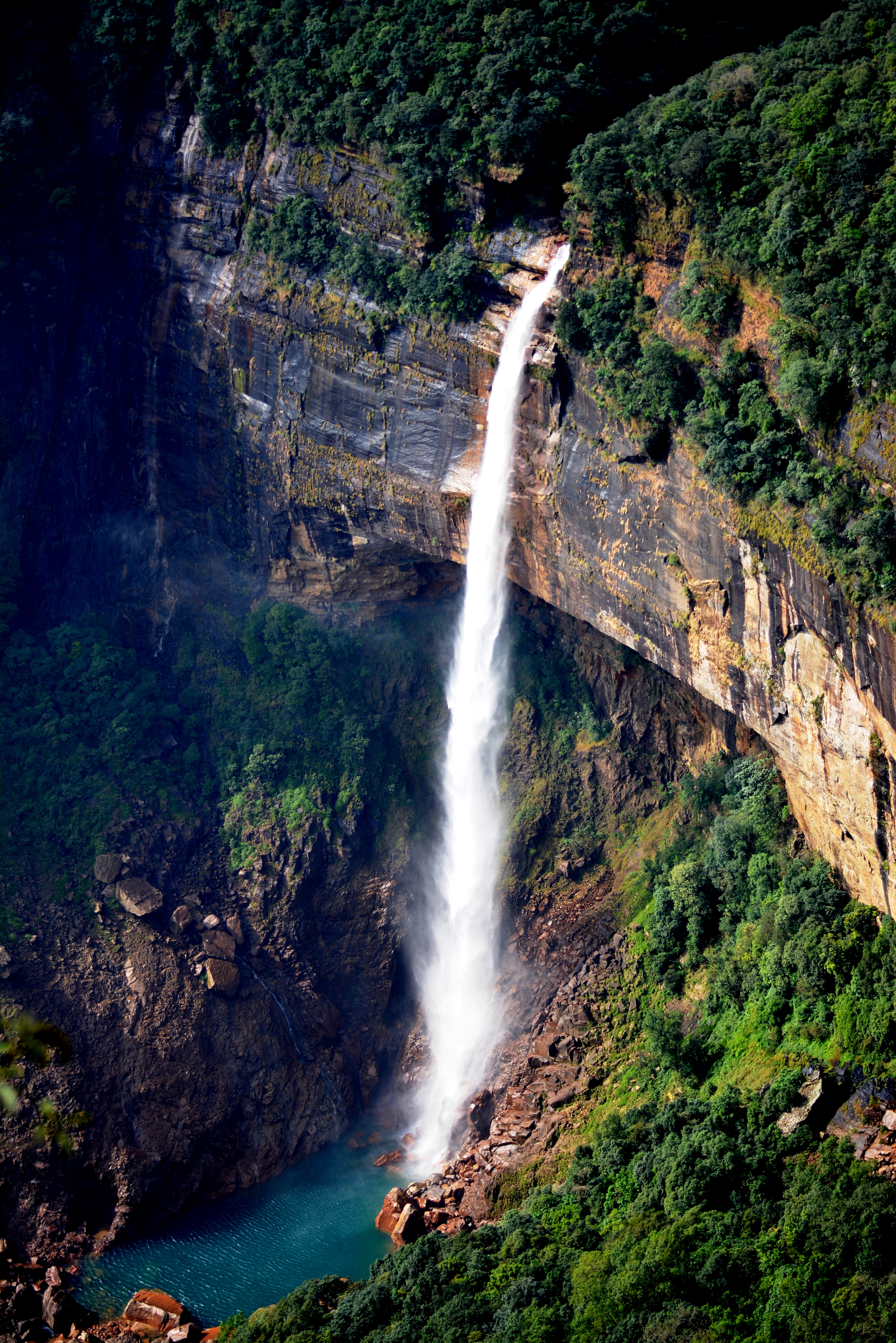 DANGEROUS WATERFALLS OF INDIA SHILLONG HONEYMOON SONAM AND RAJA RAJA RAGHUVANSHI MURDER CASE BEAUTIFUL WATERFALLS OF INDIA