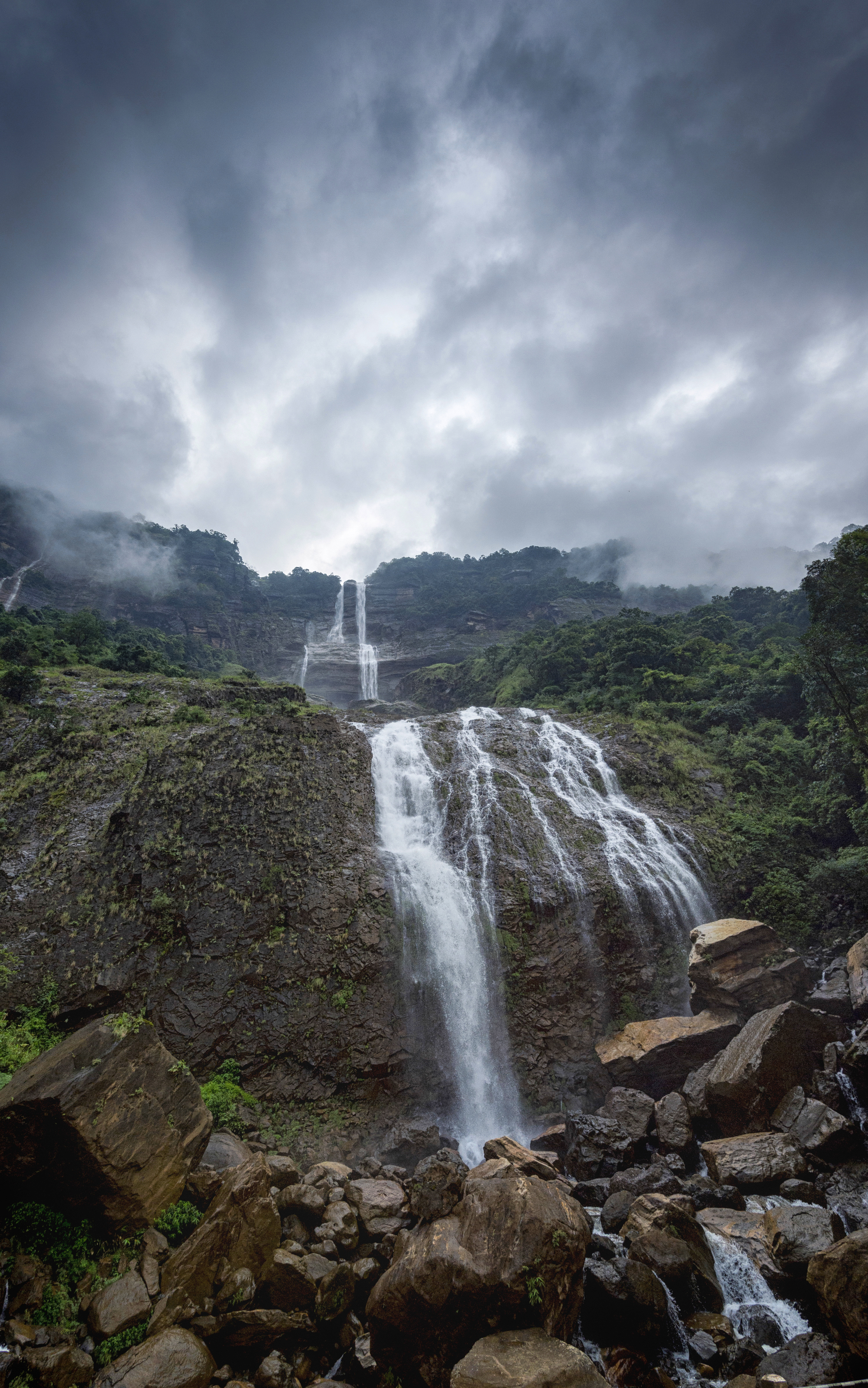 DANGEROUS WATERFALLS OF INDIA SHILLONG HONEYMOON SONAM AND RAJA RAJA RAGHUVANSHI MURDER CASE BEAUTIFUL WATERFALLS OF INDIA