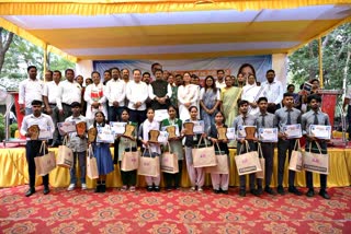 Agriculture Minister presented Rajiv Gandhi Pratibha Samman to meritorious students in Ranchi