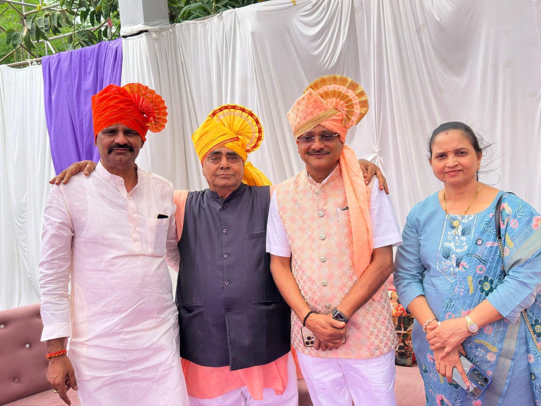 ભાજપ અગ્રણી (મધ્યમાં)ની તસવીર