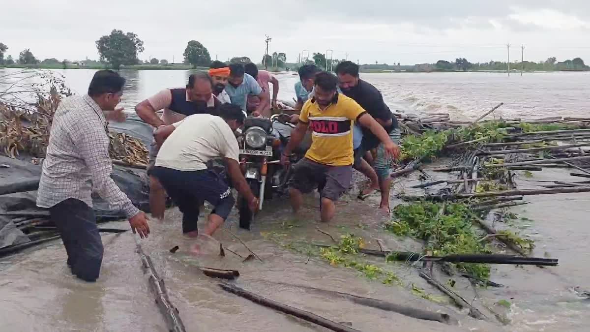 family trapped in flood in karnal