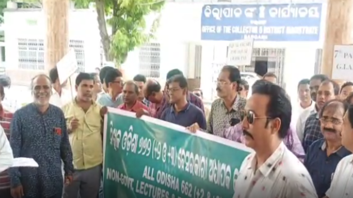lecturer and employees association protest