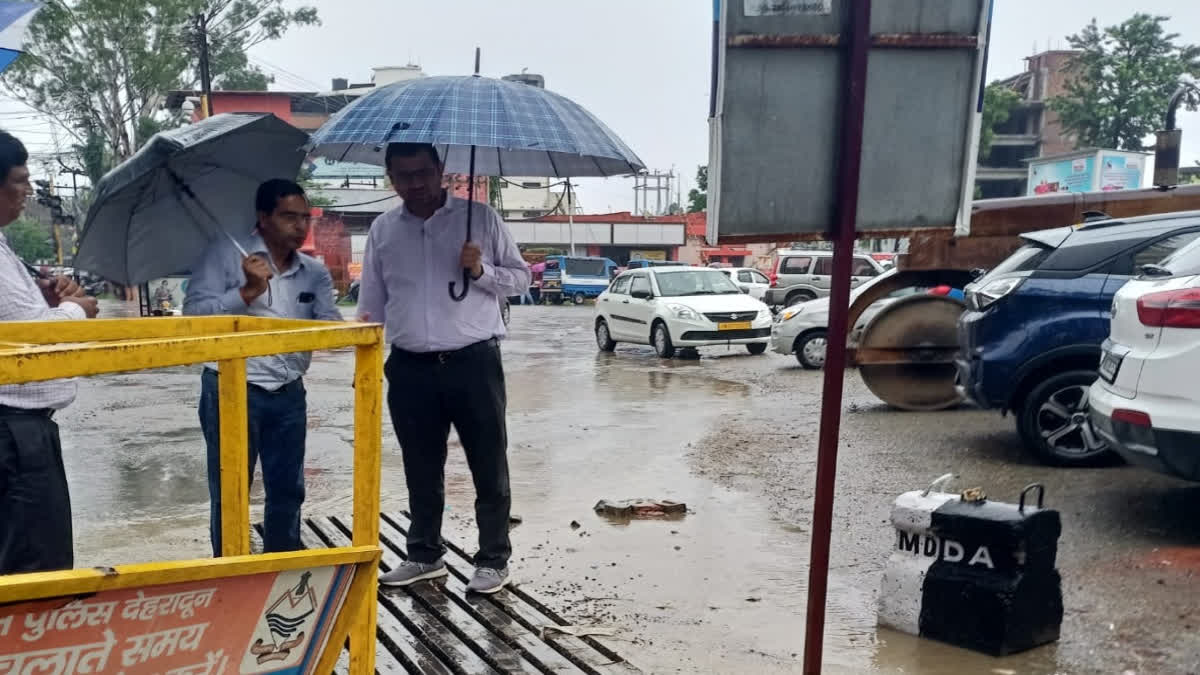 Municipal Commissioner Manuj Goyal inspecting residential areas including Buddha Chowk, Darshan Lal Chowk