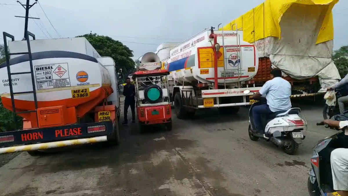 Tanker removal work started from Indore Mangalia Road