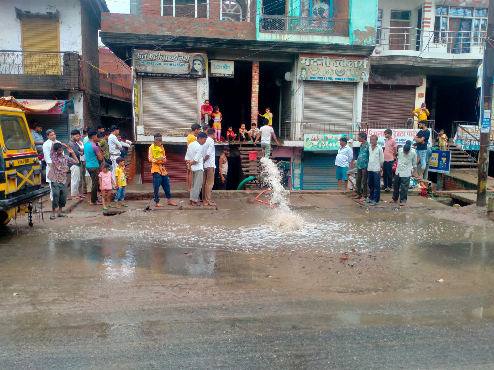 उन्नाव में भी बारिश से हालात खराब हैं.