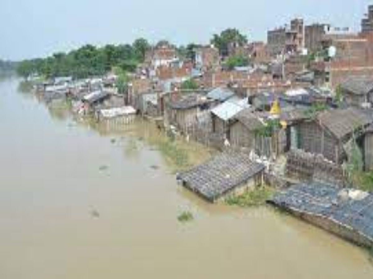 त्तर प्रदेश के कई जिलों में बाढ़ के हालात.