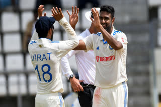 IND vs WI  Ravichandran Ashwin  first indian to took father son wicket  Tagenaraine Chanderpaul  Shivnaraine Chanderpaul  bowlers to get father son wickets  Ian Botham  Lance Cairns  Mitchell Starc  Wasim Akram  Simon Harmer  രവിചന്ദ്രന്‍ അശ്വിന്‍  ആര്‍ അശ്വിന്‍  ഇന്ത്യ vs വെസ്റ്റ് ഇന്‍ഡീസ്  ക്രിക്കറ്റില്‍ അച്ഛന്‍റെയും മകന്‍റെയും വിക്കറ്റ്  തഗെനരൈന്‍ ചന്ദര്‍പോള്‍  ശിവ്‌നരൈന്‍ ചന്ദര്‍പോള്‍