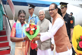 murmu welcomed at airport