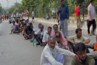 The devotees in Pahalgam and Jammu waiting to embark on their pilgrimage to the Amarnath holy shrine are complaining that they are facing difficulties in getting the required permission to start their journey. A pilgrim, Dharmendra Bhargav, said, "Earlier, they said the people were stranded due to a traffic jam. Hence, they asked us to visit Vaishno Devi and we went there. When we returned back during the night, we were informed that all the tokens have been sold. It is distributed only for three hours after which the officials go back home to sleep."