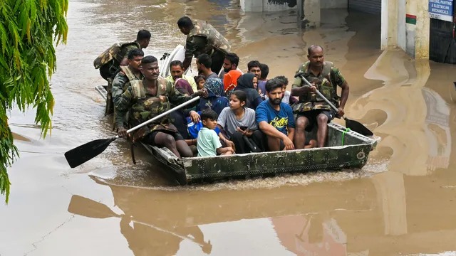 PUNJAB FLOOD  500 VILLAGES AFFECTED WITH FLOOD IN PUNJAB  Heavy rain in Punjab  ನಿರಂತರ ಮಳೆಯಿಂದ ನದಿಗಳು ತುಂಬಿ ಹರಿಯುತ್ತಿದ್ದು  500ಕ್ಕೂ ಹೆಚ್ಚು ಹಳ್ಳಿಗಳು ಪ್ರವಾಹ  ಪ್ರವಾಹದ ಹಿಡಿತದಲ್ಲಿವೆ 500ಕ್ಕೂ ಹೆಚ್ಚು ಹಳ್ಳಿಗಳು  ತುಂಬಿ ಹರಿಯುತ್ತಿರುವ ನದಿ  ಸದ್ಯದ ಪರಿಸ್ಥಿತಿ ಹೀಗಿದೆ  ಪ್ರವಾಹದ ಹಿಡಿತದಲ್ಲಿ ಸುಮಾರು 500 ಗ್ರಾಮಗಳು  ಲೂಧಿಯಾನದಲ್ಲಿ ಪ್ರವಾಹ ಪರಿಸ್ಥಿತಿ