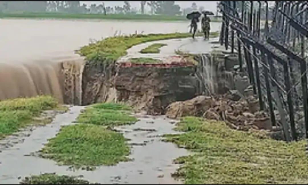 PUNJAB FLOOD  500 VILLAGES AFFECTED WITH FLOOD IN PUNJAB  Heavy rain in Punjab  ನಿರಂತರ ಮಳೆಯಿಂದ ನದಿಗಳು ತುಂಬಿ ಹರಿಯುತ್ತಿದ್ದು  500ಕ್ಕೂ ಹೆಚ್ಚು ಹಳ್ಳಿಗಳು ಪ್ರವಾಹ  ಪ್ರವಾಹದ ಹಿಡಿತದಲ್ಲಿವೆ 500ಕ್ಕೂ ಹೆಚ್ಚು ಹಳ್ಳಿಗಳು  ತುಂಬಿ ಹರಿಯುತ್ತಿರುವ ನದಿ  ಸದ್ಯದ ಪರಿಸ್ಥಿತಿ ಹೀಗಿದೆ  ಪ್ರವಾಹದ ಹಿಡಿತದಲ್ಲಿ ಸುಮಾರು 500 ಗ್ರಾಮಗಳು  ಲೂಧಿಯಾನದಲ್ಲಿ ಪ್ರವಾಹ ಪರಿಸ್ಥಿತಿ