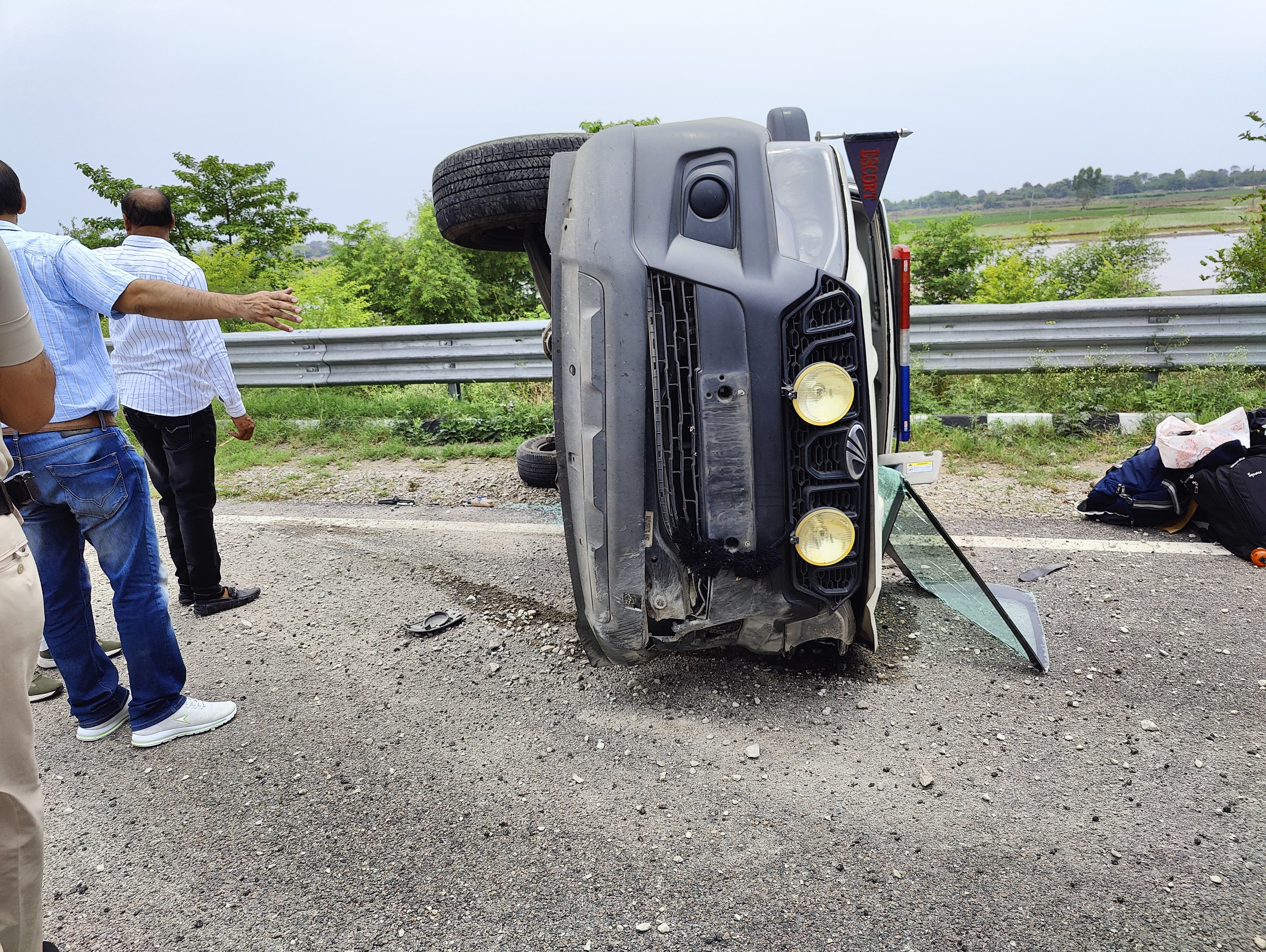 Minister of State Subhash Sudha pilot car overturned in Kurukshetra Haryana policeman injured