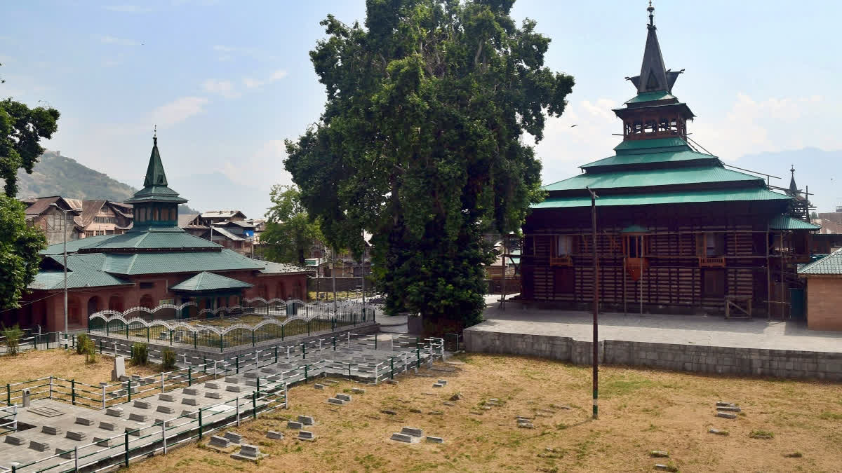 Police blocking road in Jammu Kashmir
