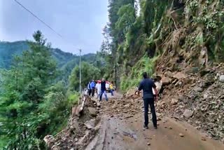 Jairam Thakur Cross Road among stones falling from hill