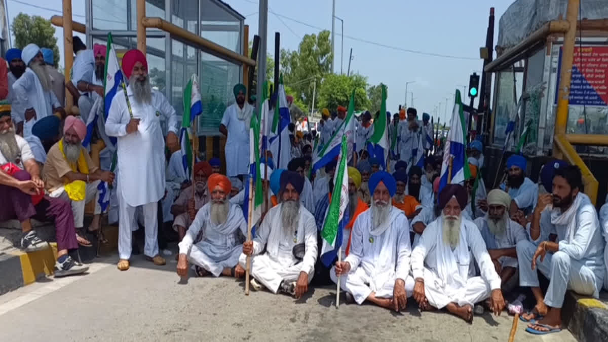 After the dispute over the slip the farmers freed the toll plaza in Bathinda