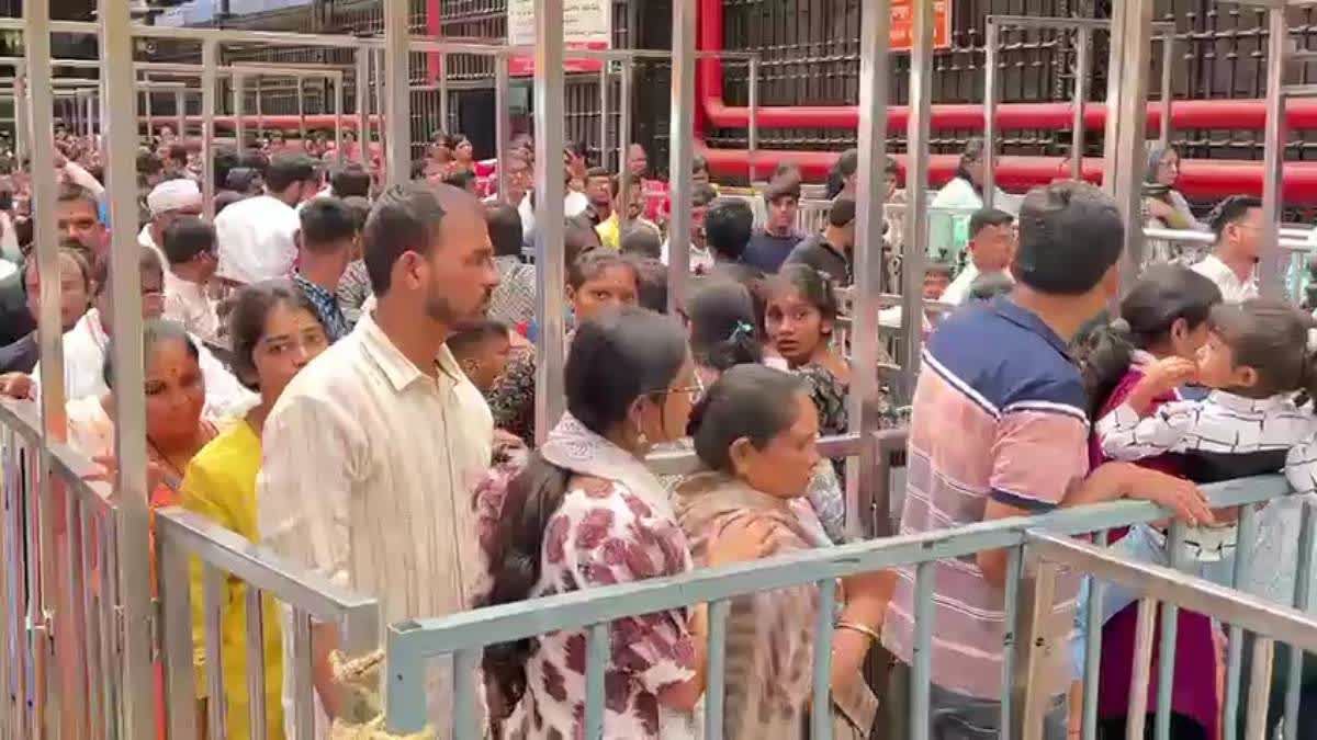 Sai Devotees Crowd In Shirdi