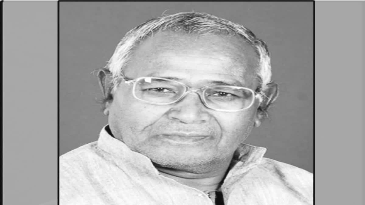 Former Madhya Pradesh Home Minister Ramdayal Ahirwar died here on Sunday morning at around 10 am, his family members said. Ramdayal Ahriwar was a big Dalit leader, who had a special influence on the politics of Bundelkhand. His kin said that he breathed his last following a long illness.