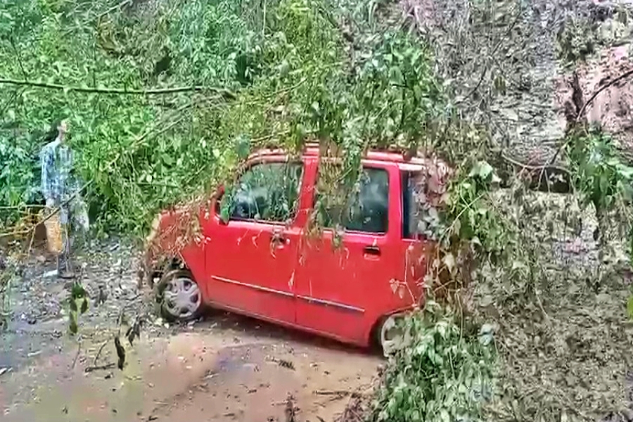 Heavy landslide in Dudhli Shimla