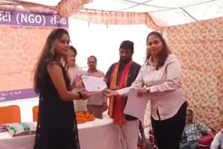 Minister Kaushal Kishore distributed certificates