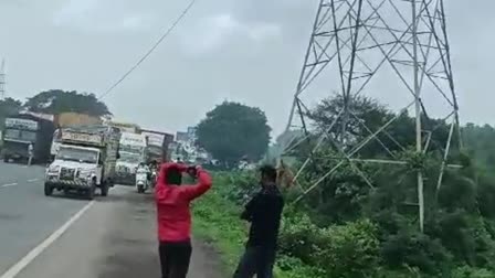 problem-of-live-wire-breaking-on-the-national-highway-passing-near-sand-pardi