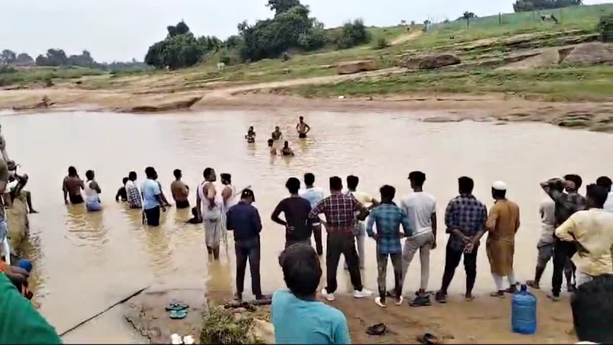 One youth died and another missing after drowning in river in Latehar