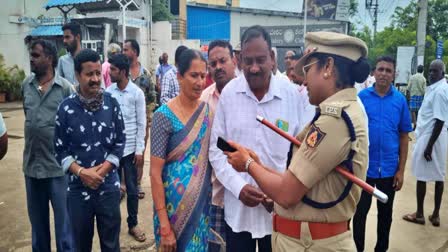 sp-conduct-class-by-showing-accident-scene-to-those-who-dont-wear-helmet