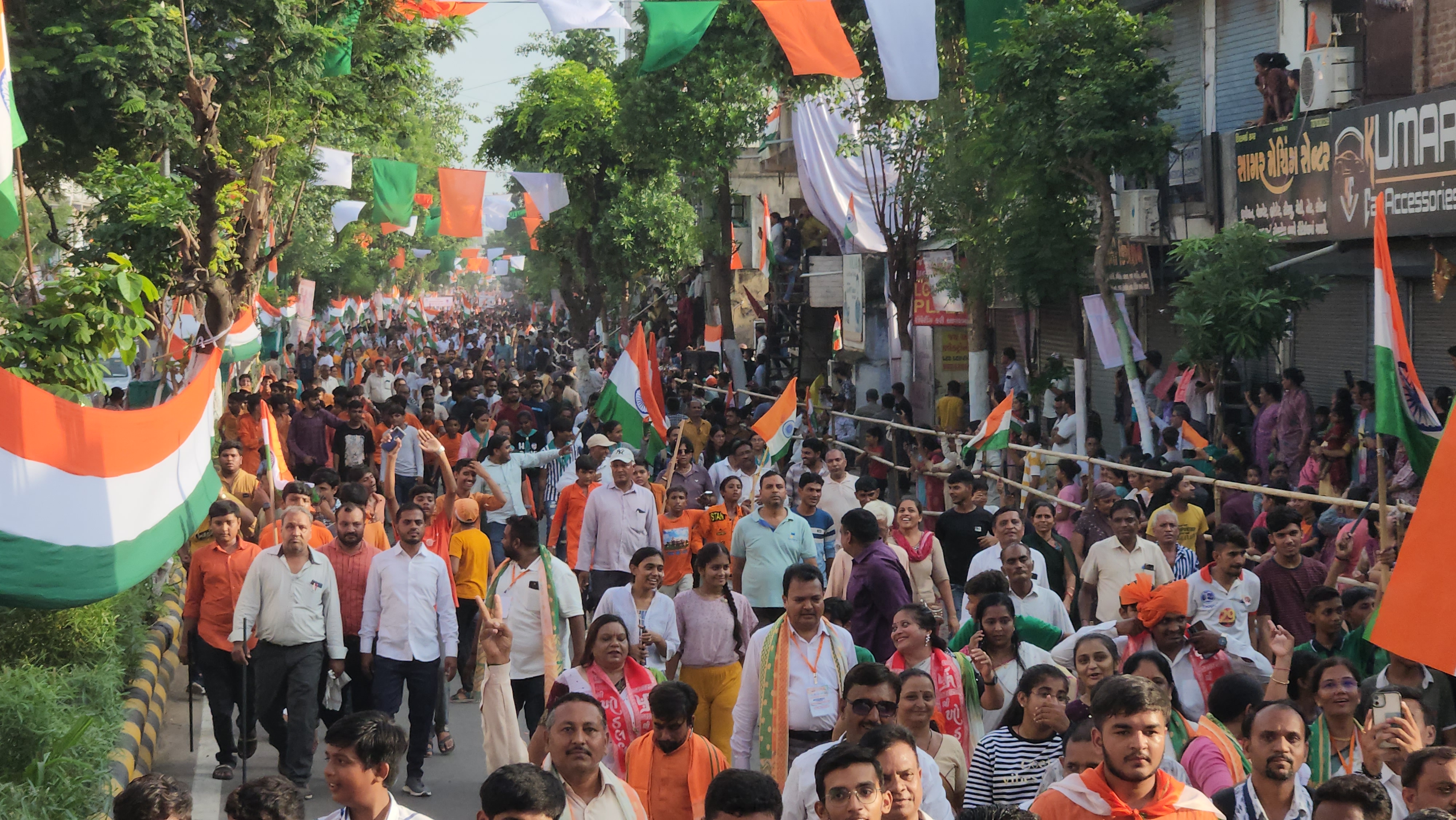 અમિત શાહ, ભૂપેન્દ્ર પટેલ અને હર્ષ સંઘવી જોડાયા યાત્રામાં