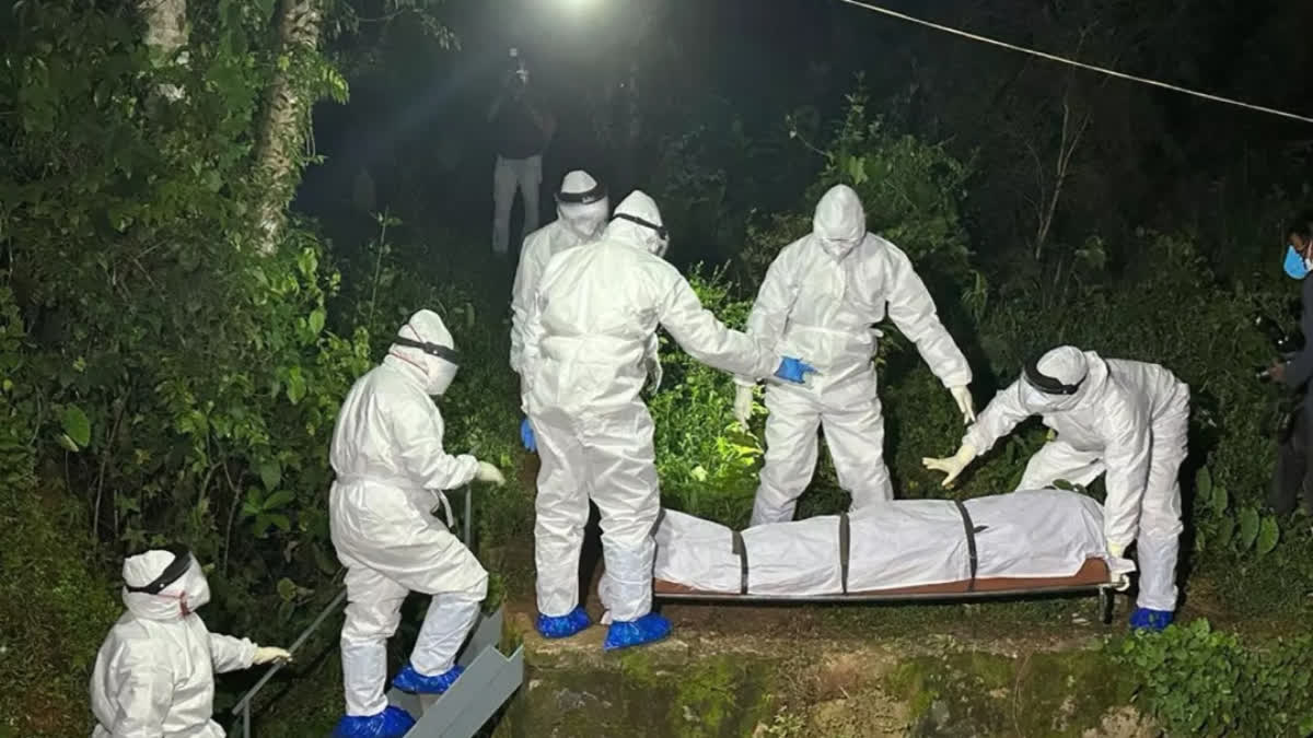 nipah cremation  Nipah death body of the deceased cremated  Nipah death  The body of the deceased due to Nipah was cremated  നിപ ബാധിച്ച് മരിച്ചയാളെ സംസ്‌കരിച്ചു  നിപ ബാധിച്ച് മരിച്ച ആയഞ്ചേരി സ്വദേശി  ആയഞ്ചേരി സ്വദേശിയുടെ മൃതദേഹം സംസ്‌കരിച്ചു  നിപ  നിപ മരണം  നിപ ബാധിച്ച് മരിച്ച നാല്‍പതുകാരനെ ഖബറടക്കി  പ്രോട്ടോക്കോള്‍ പാലിച്ച് സംസ്‌കാരം  കടമേരി ജമാഅത്ത് പള്ളി ഖബറിസ്ഥാനിൽ സംസ്‌കാരം  Nipah Update