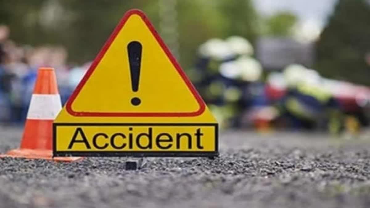 Etv BharatAccident  Bharatpur Accident  severe accident Rajasthan  രാജസ്ഥാൻ അപകടം  ബസിൽ ട്രെയിലർ ഇടിച്ചുകയറി  Rajasthan  Rajasthan accident  accident news  ഭരത്പൂർ അപകടം