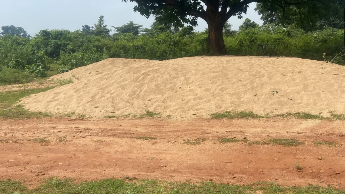 Illegal Dumped Sand Seized In Khunti