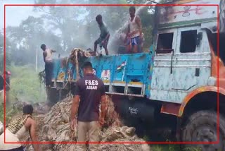 Fire breaks out in a truck full of jute