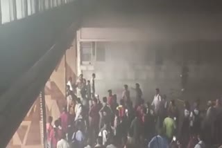 डीडीयू स्टेशन बिल्डिंग में शार्ट सर्किट से लगी आग