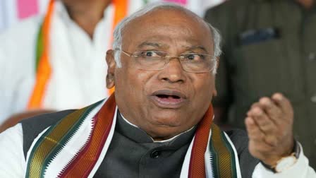 Congress Plans To Field Kharge In UP  Congress Plans To Field Kharge  Congress  Kharge In UP  Mallikarjun Kharge  2024 Loksabha Poll  AICC President  Dalit Votes  Loksabha Election 2024  Loksabha  Dalit Reserved Seat  SC Voters  ഖാര്‍ഗെയെ ഇറക്കി  ഹിന്ദി ഹൃദയഭൂമി  ഹിന്ദി ഹൃദയഭൂമി പിടിക്കാന്‍ കോണ്‍ഗ്രസ്  കോണ്‍ഗ്രസ്  ദളിത് വോട്ടുകള്‍  എഐസിസി അധ്യക്ഷന്‍  മല്ലികാര്‍ജുന്‍ ഖാര്‍ഗെ  ഖാര്‍ഗെ  ലോക്‌സഭ തെരഞ്ഞെടുപ്പ്  ലോക്‌സഭ  ദളിത് മുഖം