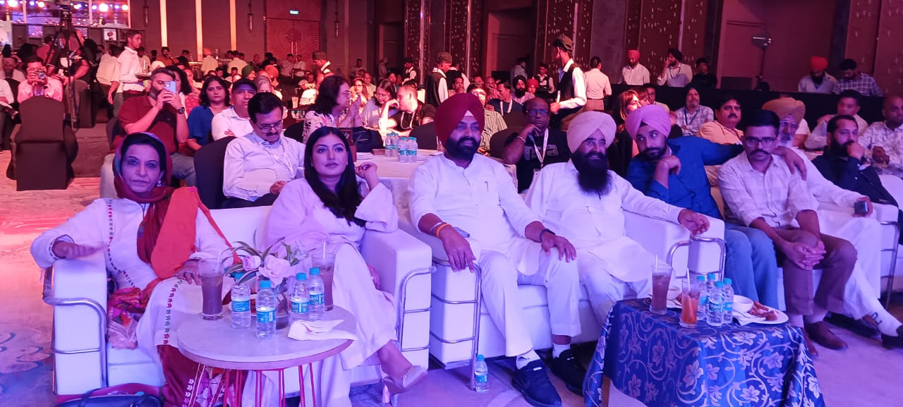 Singers Harbhajan Shera and Bir Singh presented the program at the Punjab Tour Gym Summit and Travel Mart