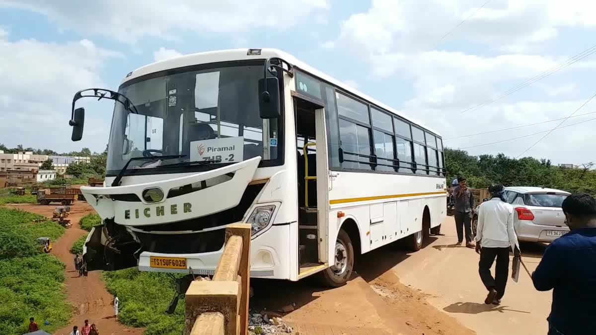 Piramal Company Bus In Zaheerabad