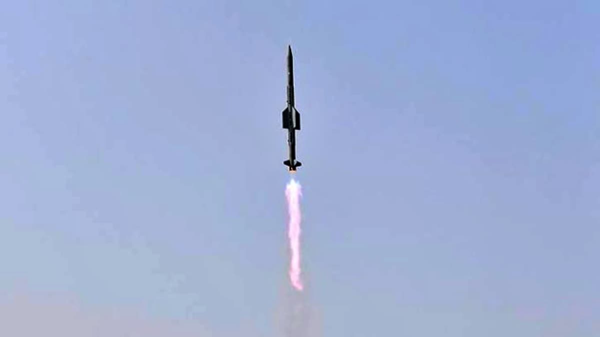 INDIA SUCCESSFULLY FLIGHT TESTS  FLIGHT TESTS SURFACE TO AIR MISSILE  DEFENCE RESEARCH DEVELOPMENT  MISSILE TEST IN ODISHA