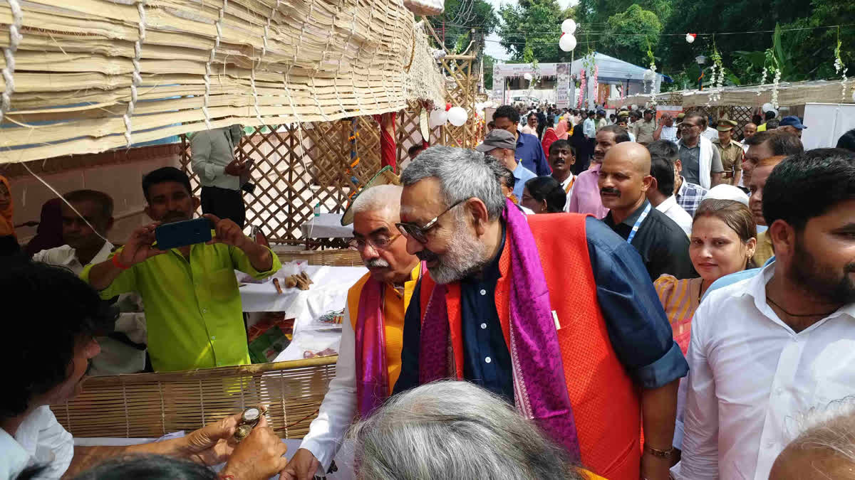 प्रयागराज पहुंचे केंद्रीय मंत्री गिरिराज सिंह