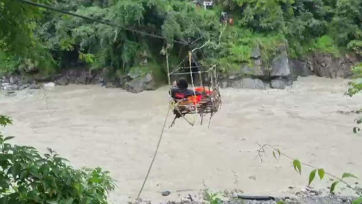 Uttarakhand: 1971 Indo-Pak War Soldier's Body Crosses River On Makeshift Trolley For Cremation