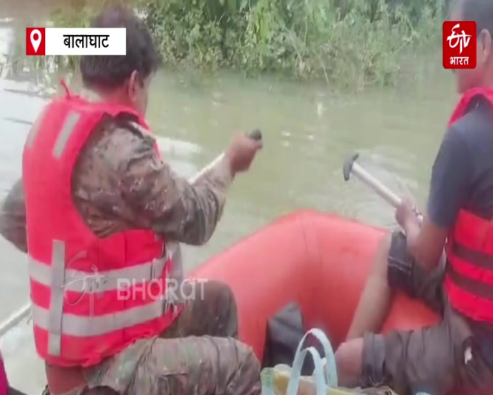 TRUCK OVERTURNED IN RAIN WATER