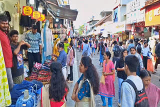 ഓണക്കാലത്ത് മൊഞ്ചത്തിയായി മിഠായി തെരുവ്  ഓണക്കാല വ്യാപാരം കോഴിക്കോട്  KOZHIKODE SM STREET MITTAI THERUVU  ONAM SHOPPING KOZHIKODE