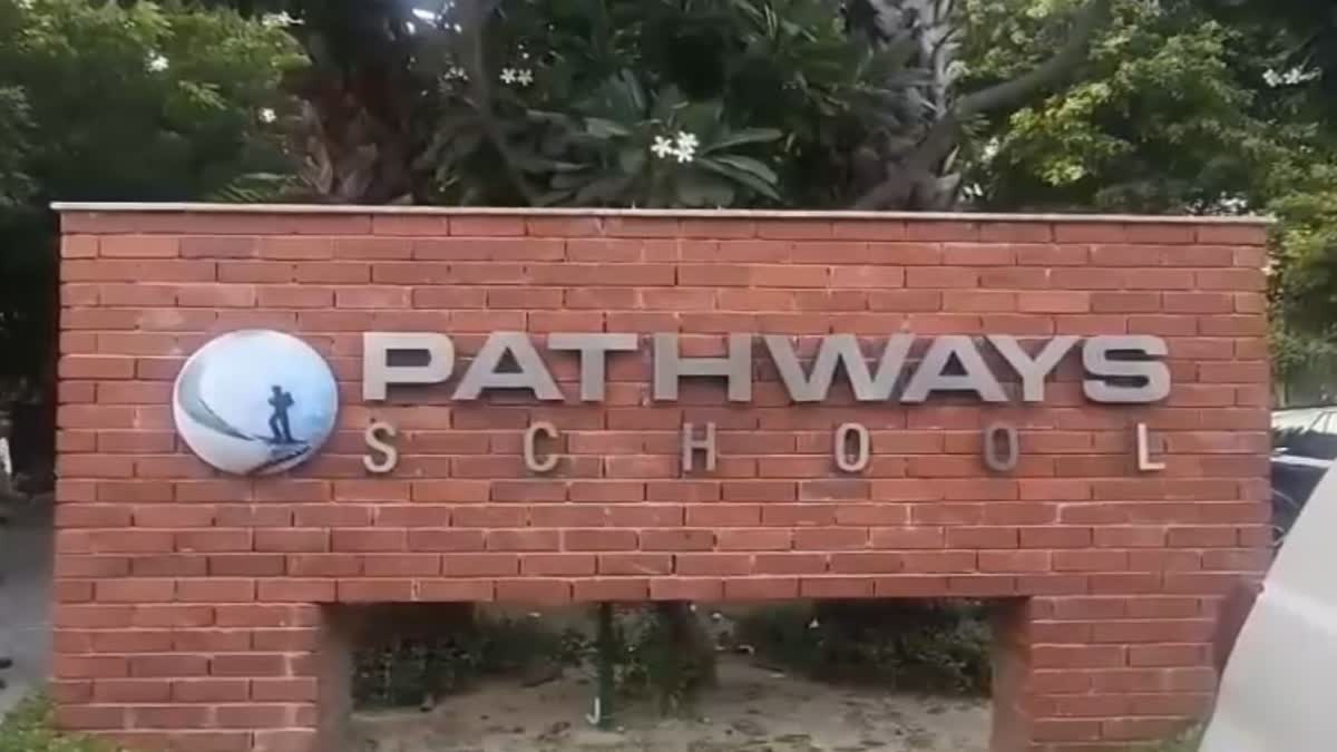 Four students beat girl student in private school