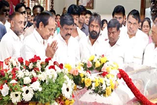 CM KCR pays tributes to Vemula Manjulamma