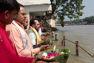 Haridwar Priests Pray For Peace of Soul