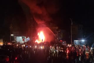 Fire in tyre shop in Ashoknagar