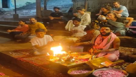 VHP guides Israeli tourists to perform havan for countrymen killed in Hamas attack  VHP Held Havan For Victims Of Hamas Israeli attack  ഹമാസ്‌  ഇസ്രയേല്‍ ആക്രമണം  ഇരകളുടെ ആത്മശാന്തിക്കായി പ്രാര്‍ത്ഥനയും ഹോമവും  Hamas Israeli attack  ഹമാസ് ഇസ്രയേല്‍ ആക്രമണം  അജ്‌മീരില്‍ പ്രാര്‍ത്ഥനയും ഹോമവും  വിഎച്ച്‌പി  വിശ്വഹിന്ദു പരിഷത്ത്