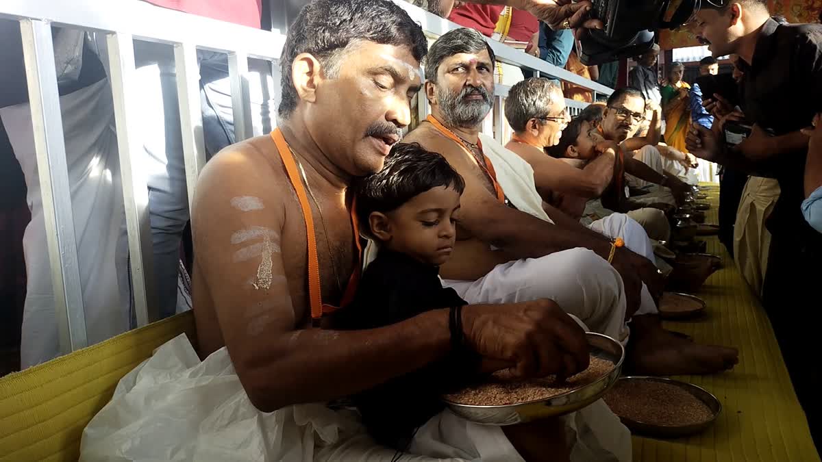 ഇന്ന് വിജയദശമി  എഴുത്തിനിരുത്ത്  saraswathy mandapas  panachikkadu temple