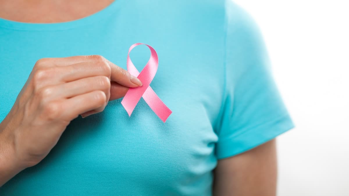 BREAST CANCER AWARENESS  CAUSES OF BREAST CANCER  BREAST CANCER RISK  EARLY SYMPTOMS OF BREAST CANCER