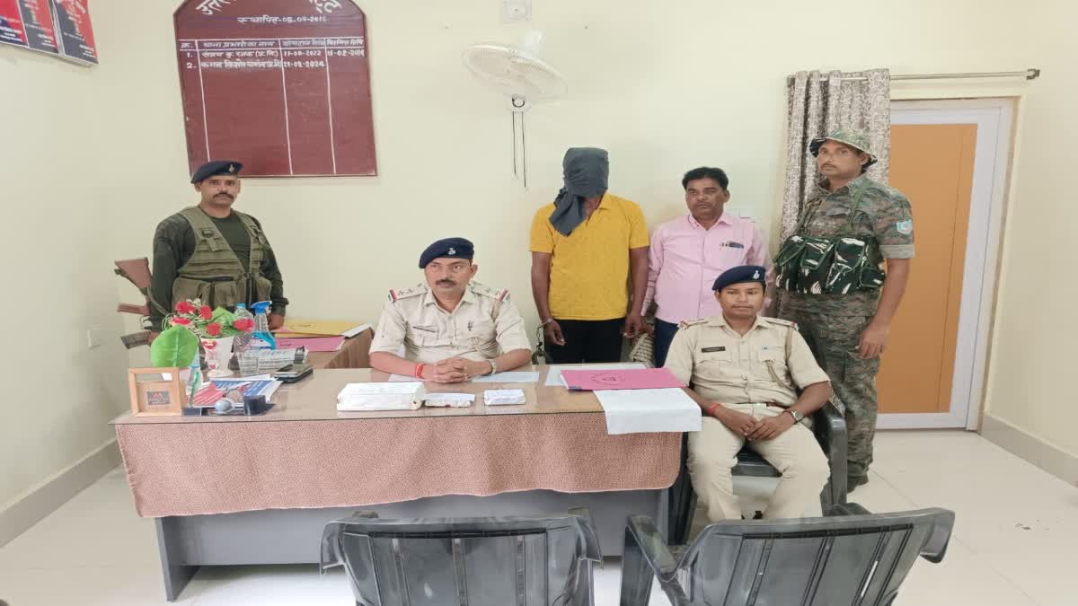 police-arrested-youth-during-durga-puja-immersion-procession-pistol-palamu