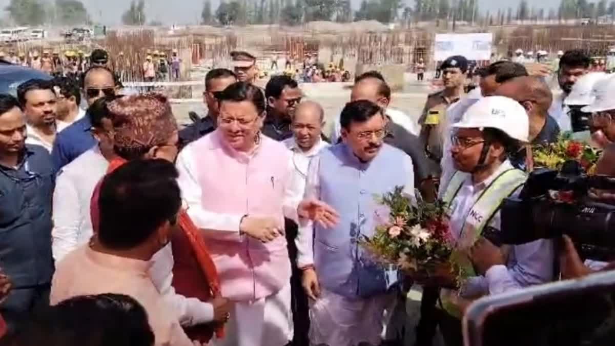 किच्छा पहुंचे सीएम पुष्कर सिंह धामी, निमार्णाधीन एम्स सैटेलाइट का किया निरीक्षण, मजदूरों से जाना हालचाल CM DHAMI REACHED UDHAM SINGH NAGAR